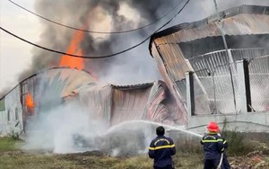 Cháy lớn một vựa xoài, 3 chị em ở Khánh Hòa chạy thoát thân