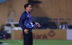 HLV Phùng Thanh Phương nể phục HLV Kiatisak sau thất bại tại V.League