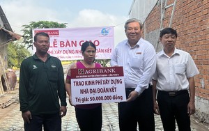 Agribank Chi nhánh Cần Thơ II trao kinh phí xây dựng nhà đại đoàn kết tại huyện Vĩnh Thạnh, TP Cần Thơ