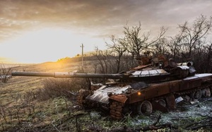 Ukraine hủy diệt 3 xe tăng, 7 thiết giáp Nga trong chớp mắt ở trận chiến Donetsk khiến Moscow bàng hoàng