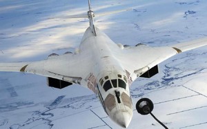TT Putin bay trên máy bay ném bom chiến lược Tu-160M gửi cảnh báo ớn lạnh đến phương Tây