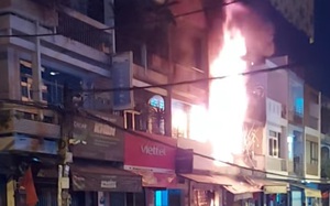 Cháy cơ sở kinh doanh ở TP.HCM, cảnh sát nhiều giờ dập lửa