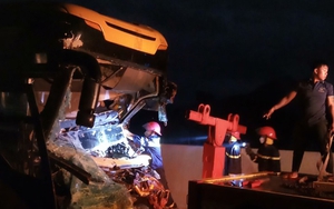 Tai nạn trong đêm trên tuyến cao tốc Nha Trang - Cam Lâm, 2 người tử vong