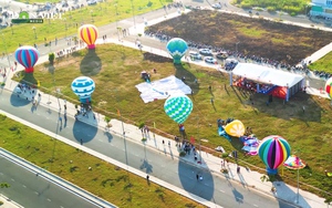 Clip: Ngắm nhìn hàng chục quả khinh khí cầu bay trên bầu trời trong Lễ hội Khinh khí cầu 