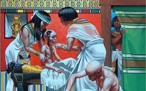 Khủng khiếp phương pháp chữa bệnh bằng phân ở Ai Cập cổ