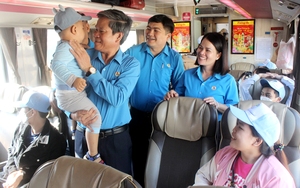 Bình Dương: Chuyến tàu xuân đầy ắp nghĩa tình giúp công nhân hàng chục năm tha hương về quê đón Tết