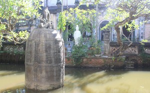 Ở Nam Định có ngôi chùa xây từ thế kỷ 12 với quả chuông khổng lồ úp dưới ao, tòa cửu phẩm liên hoa