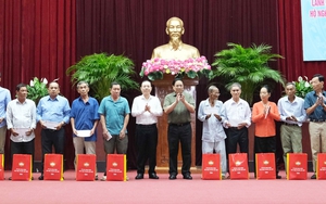 Thủ tướng Phạm Minh Chính tặng quà Tết cho gia đình chính sách, công nhân, người có hoàn cảnh khó khăn tại Cần Thơ