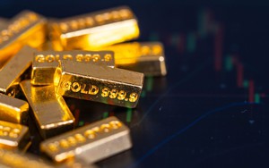 Giá vàng hôm nay 6/2: Vàng thế giới lao dốc, chuyên gia tiết lộ về thời điểm nên mua vàng