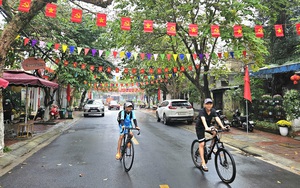 Tuyến đường rợp cờ đỏ sao vàng ở Quảng Bình gây xúc động
