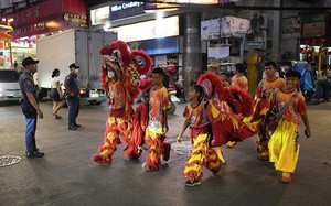 Khu phố cổ rực rỡ đón năm rồng ở Philippines