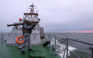 Vệ tinh phát hiện con tàu bí ẩn của Nga ở Crimea sau khi tàu hộ tống bị phá hủy 