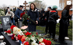 Bất ngờ hàng nghìn người Nga dự đám tang Navalny - chính trị gia đối lập với ông Putin