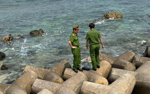 Phát hiện gần 30kg nghi ma túy trôi dạt vào đảo Lý Sơn