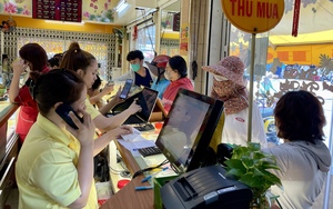 Vàng nhẫn đang nóng hơn cả thời tiết Sài Gòn, người dân nháo nhào đi mua