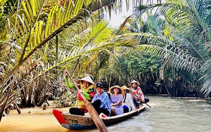 Bên dòng sông nổi tiếng Tiền Giang là một cù lao có tới 300 chiếc xuồng ba lá