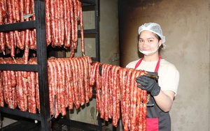 Chỉ nhờ online, cô gái gen Z ở Thái Nguyên bán lạp sườn, thịt lợn gác bếp khắp cả nước