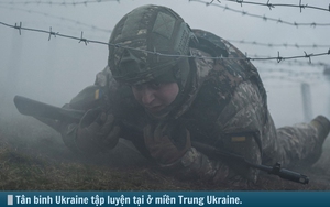 Hình ảnh báo chí 24h: Tân binh Ukraine căng mình tập luyện
