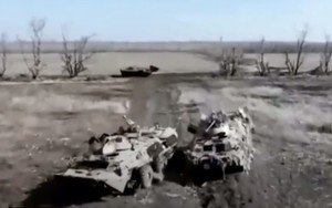 Ukraine phục kích tuyến đường tiếp tế của Nga, phá hủy nhiều thiết giáp gần Bakhmut