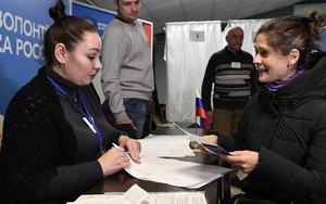 Ukraine tấn công các điểm bỏ phiếu của Nga