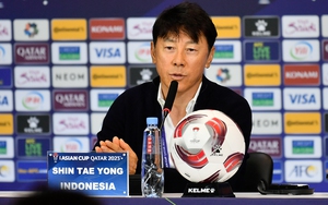 Trước trận quyết đấu, HLV Shin Tae-yong khen HLV Troussier của ĐT Việt Nam