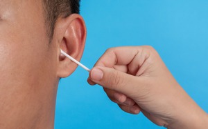 Ngoáy tai có thể ảnh hưởng đến thính lực, nguy cơ bị điếc