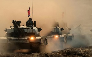 Nhà lãnh đạo Triều Tiên thăm đơn vị xe tăng, kêu gọi sẵn sàng chiến đấu