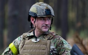 Một tư lệnh Ukraine bất ngờ từ chức vì muốn trực tiếp ra chiến trường