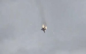 Clip: Khoảnh khắc chiến đấu cơ Su-27 của Nga biến thành 