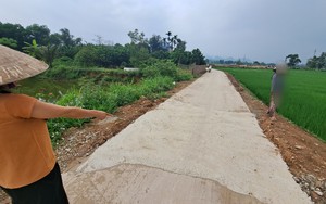 Đường bê tông không đúng thiết kế ở Lương Sơn (Hòa Bình): Sau khắc phục, vẫn còn đoạn tuyến chưa đảm bảo điều kiện