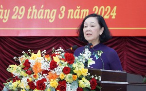 Bà Trương Thị Mai mong tập thể Tỉnh ủy kề vai sát cánh cùng Bí thư để đưa Bình Thuận ngày càng phát triển
