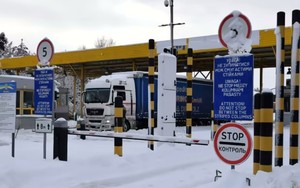 Nóng biên giới Ba Lan-Ukraine bị phong tỏa, 2.400 xe tải xếp hàng dài