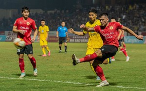 Video: 2 bàn thắng, 2 thẻ đỏ, Đông Á Thanh Hoá thua tức tưởi CLB CAHN