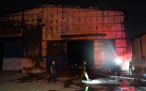 Cháy nhà xưởng trong đêm ở Đà Nẵng, nhiều công nhân chạy thoát thân