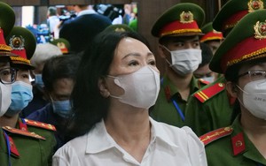 Hình ảnh Trương Mỹ Lan, Chủ tịch Vạn Thịnh Phát cùng các bị cáo tại tòa