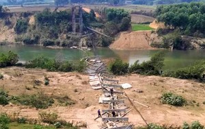 Nghệ An: Cầu treo Kẻ Nính đổ sập hoàn toàn