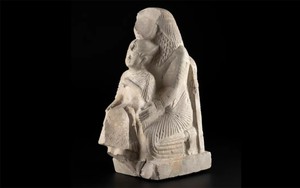 Giải mã bức tượng tạc pharaoh Ai Cập ngồi trong lòng “người lạ
