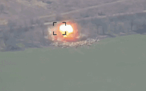 Clip: Khoảnh khắc lực lượng Ukraine phá hủy hệ thống phòng không Strela-10 của Nga
