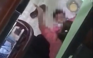 Video: Bé gái 18 tháng tuổi nghi bị giáo viên tại cơ sở mầm non tư thục 