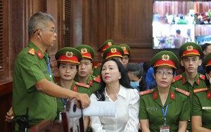 Hình ảnh Chủ tịch Vạn Thịnh Phát Trương Mỹ Lan và các đồng phạm nghe tuyên án
