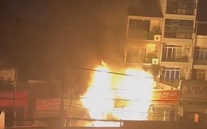 Nhà dân kết hợp làm nơi cho thuê tiệm bánh cháy rụi giữa khuya, 6 người kịp thoát nạn