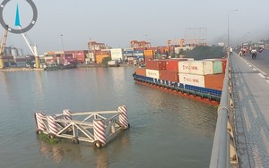 Giải cứu tàu Phước Long 72 chở container, có tải trọng 4.600 tấn kẹt dưới cầu Đồng Nai