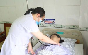 Sưng phù chân tay, nổi mẩn đỏ vì ăn thịt chim bồ câu