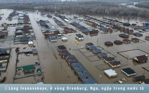 Hình ảnh báo chí 24h: Vỡ đê trên sông, nhiều nơi tại Nga chìm trong nước lũ
