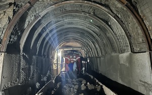 Cận cảnh sập hầm Đèo Cả, đường sắt Bắc - Nam bị tê liệt