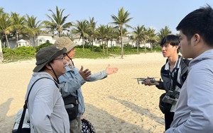 Hàng chục thiết bị bay flaycam tìm kiếm bé trai mất tích khi tắm biển tại Đà Nẵng
