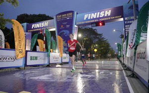 Standard Chartered Marathon Di sản Hà Nội 2024 thu hút hơn 18.000 vận động viên - Ảnh 9.