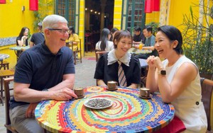 CEO Apple Tim Cook đến Việt Nam: Chụp ảnh cùng ca sỹ Mỹ Linh, nhà sáng tạo nội dung Duy Thẩm