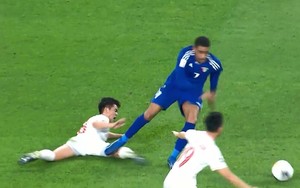 Clip: Dẫm Khuất Văn Khang, VAR can thiệp, cầu thủ U23 Kuwait nhận thẻ đỏ