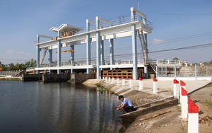 Hạn mặn còn ảnh hưởng đến nhiều nơi ở Đồng bằng sông Cửu Long đến bao giờ?